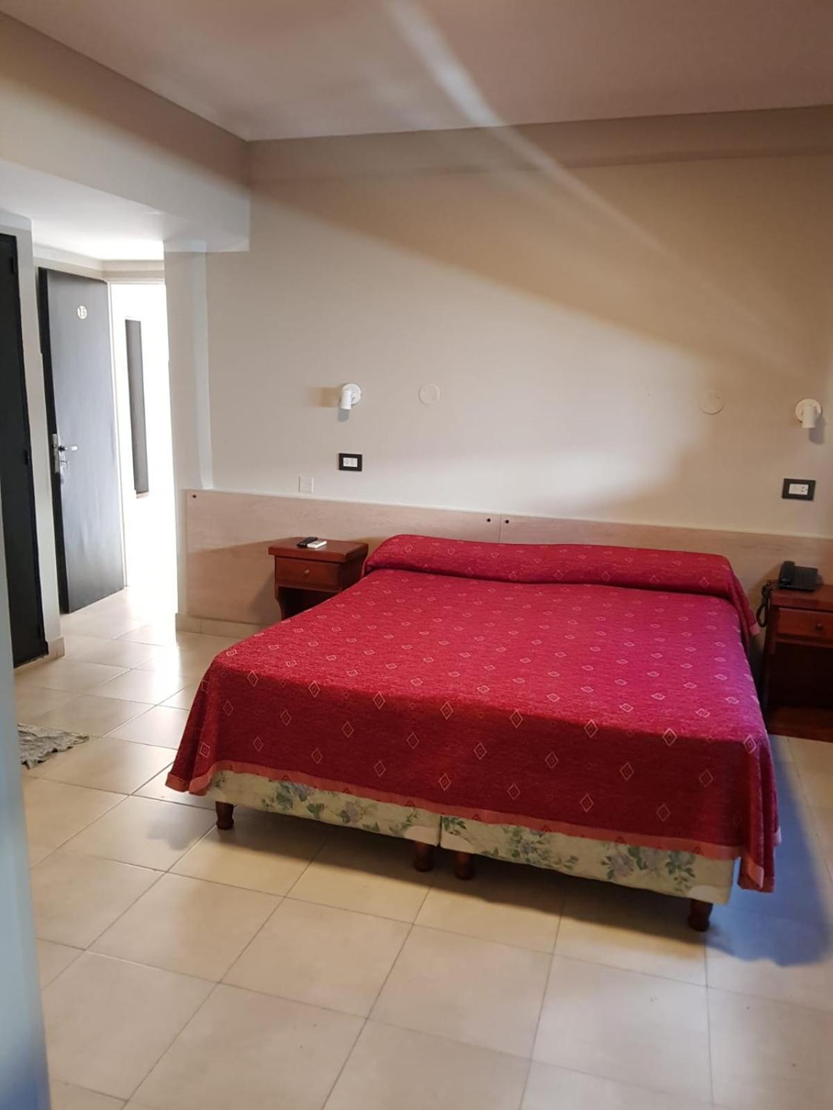 סלטה Hotel Marilian II מראה חיצוני תמונה